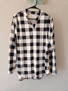 NWOT Black & White Check Breastfeeding/nursing Shirt